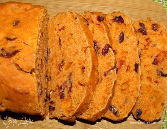 Извлекаем остывший кекс из формы. Можно подавать на стол!