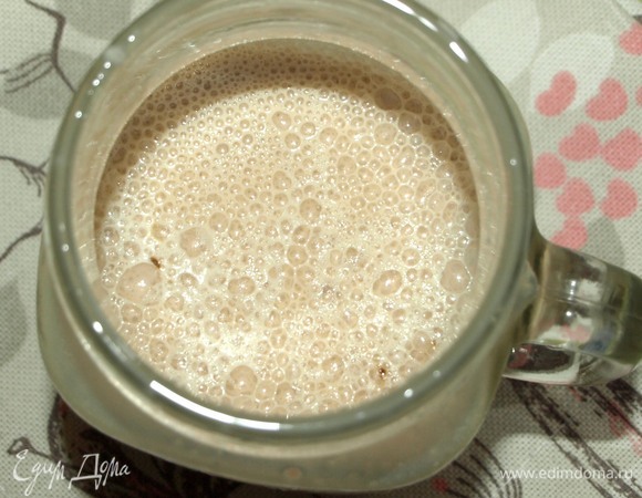 Закрываем банку крышкой и хорошо встряхиваем, пока не появится пена.