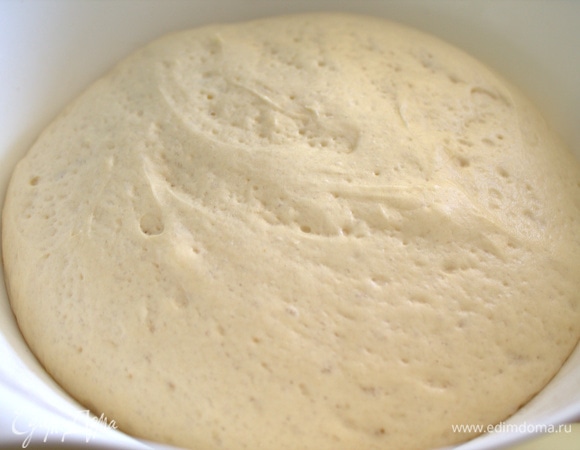 Тесто подошло примерно за час. Очень воздушное и мягкое.