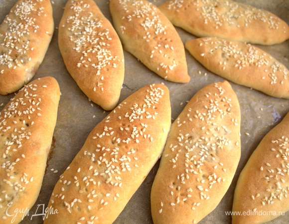 Выпекать до румяности 25 минут при 180°C. Я разогреваю вначале до 200°C электрическую духовку, потом убавляю температуру.