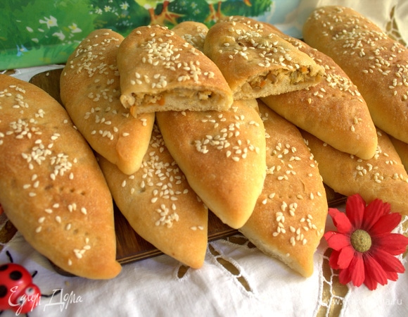 Больших пирожков вышло 20 шт., маленьких будет в 2 раза больше.