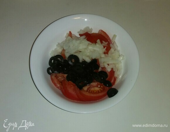 Положить все в глубокую тарелку.