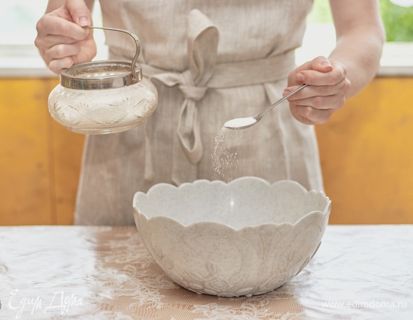 Сахар в омлете в таком количестве не сделает его сладким, как десерт. Он просто подчеркнет сливочный вкус.