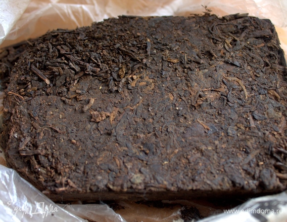 Чай заказывали в интернете. Спрессованный брикет, 250 г.