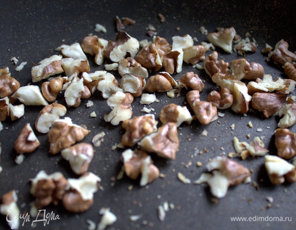 Орехи поломать, подсушить.