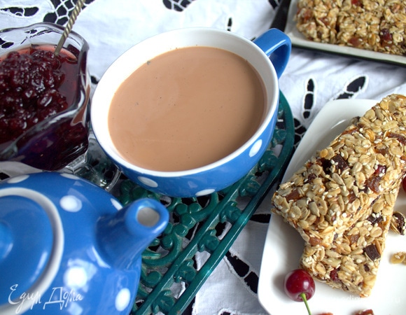 Или с чаем: https://www.edimdoma.ru/retsepty/145768-chay-puer-na-moloke.