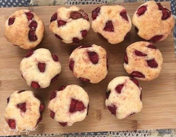 Выпекать в разогретой до 180°C духовке 25–30 минут. Слегка остудить в форме. Затем достаем из формы.