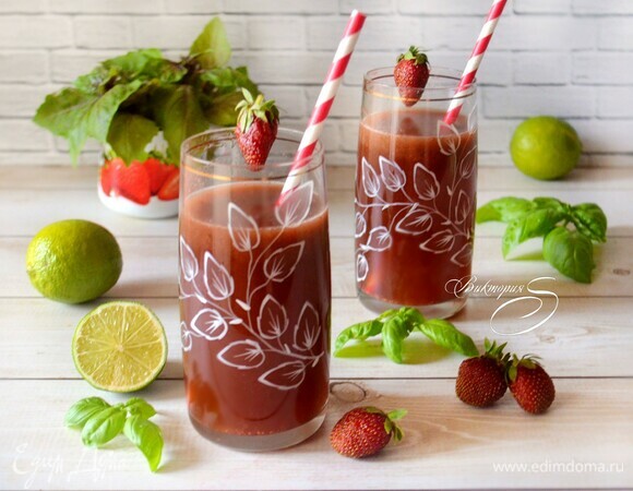 Лимонад готов! Разлейте по бокалам. При желании можно добавить лед. Наслаждайтесь!