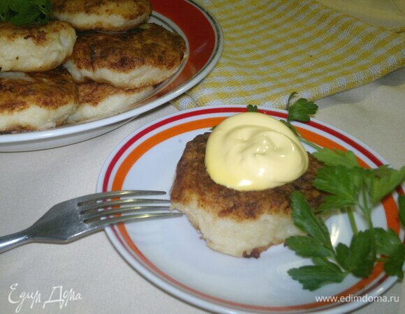 Очень вкусны такие оладьи с разнообразными соусами. Угощайтесь! Приятного аппетита!