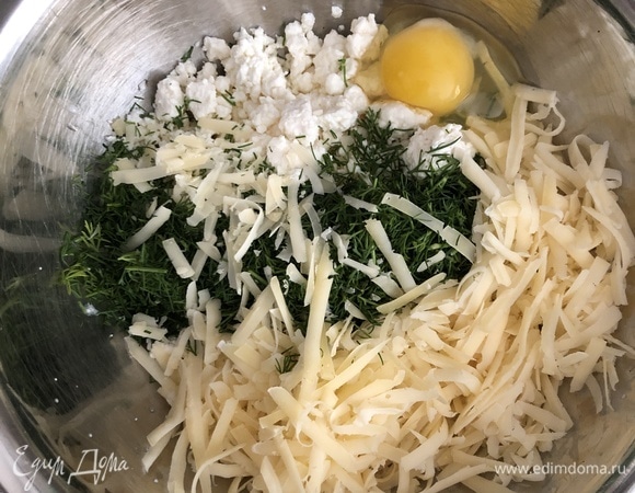 Все ингредиенты для начинки хорошо перемешать.