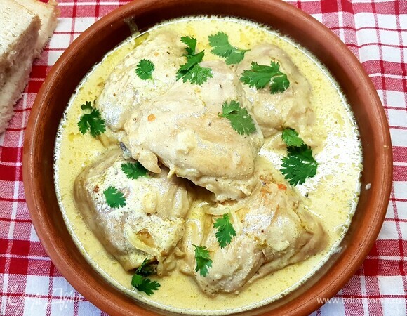 Подавать с рисом, картофельным пюре или макаронами.