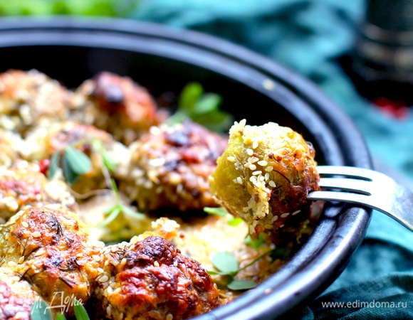 Блюдо подается как самостоятельное. Хотя можете добавить немного гарнира на свой вкус.