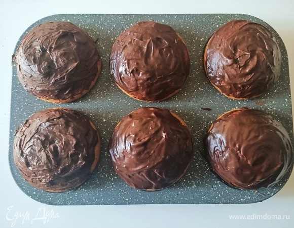 Дать постоять минут 10–15. Затем украсить и подавать.