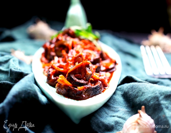 Прогреваем 1 минуту, добавляем зелень и черный перец по вкусу, даем настояться под закрытой крышкой 10 минут. Скоблянка готова!