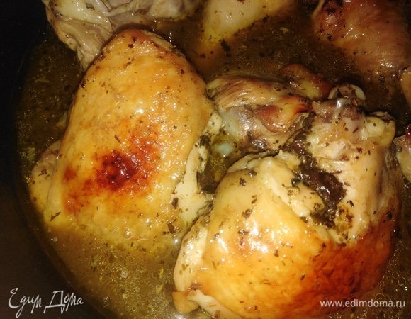 Готовые окорочка соединить с соусом.