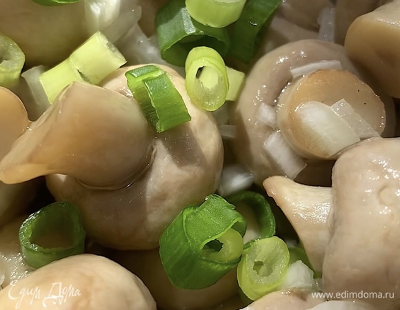 Есть можно уже на следующий день! Храним в холодильнике не больше 10 дней. Приятного аппетита!