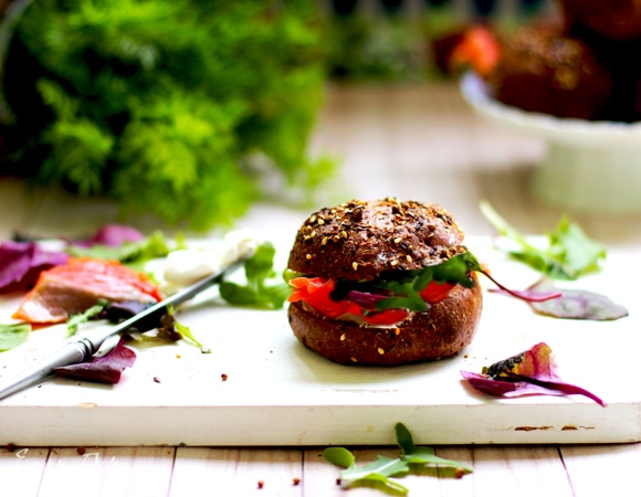 Дать остыть до комнатной температуры, и можно разрезать.