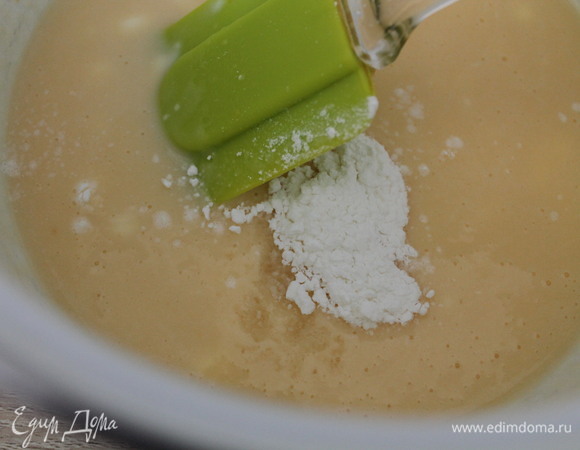 Добавляем соль и разрыхлитель.