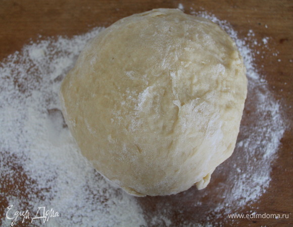 Из теста формируем шар.