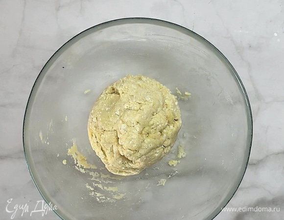 Смешиваем, формируем плотный шар из теста. Отправить в пакете на 10 минут в холодильник.