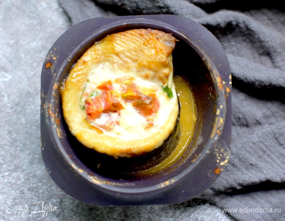 Поставить вертикально в формочку. Подготовить остальные рулеты.