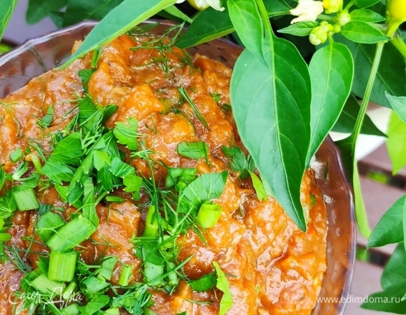 Даем икре остыть и едим с черным свежим хлебом, обильно посыпав зеленью.