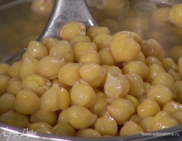 Нут предварительно замочить, затем отварить согласно инструкции на упаковке.