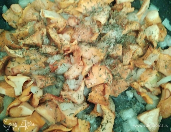 Посолить и посыпать тимьяном. Готовить минуту.