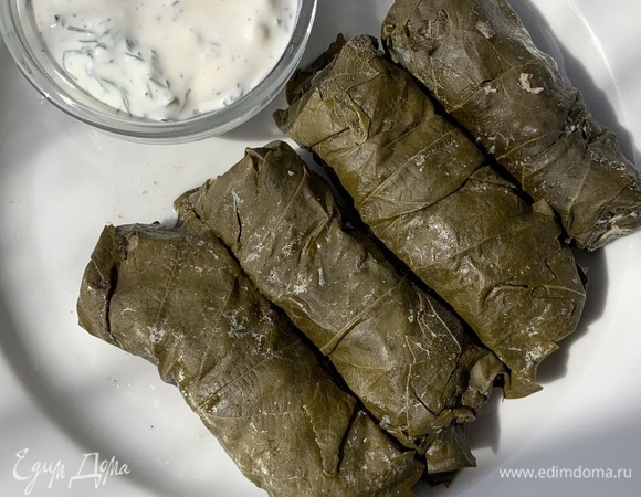 Подаем со сметаной и чесноком — идеальное сочетание! Приятного аппетита!