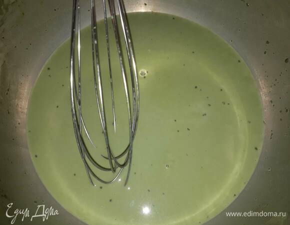 Всыпьте мачту в молоко, взбейте и доведите до кипения. Добавьте желатин и размешайте.