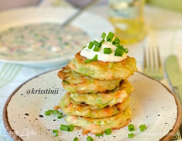 Подавать со сметаной.