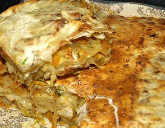 Можно подавать. Пирог вкусный в теплом и холодном виде.