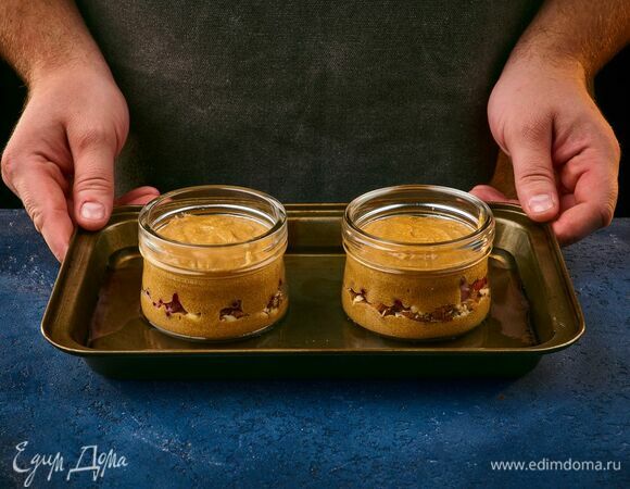 Поставьте томиться в духовку, разогретую до 140°C, на 20 минут.