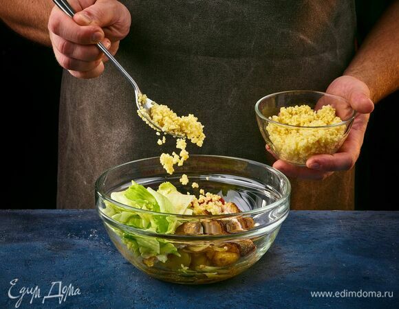 Всыпьте готовое пшено, все перемешайте.