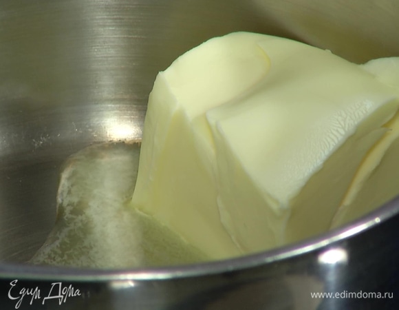 Сливочное масло растопить.