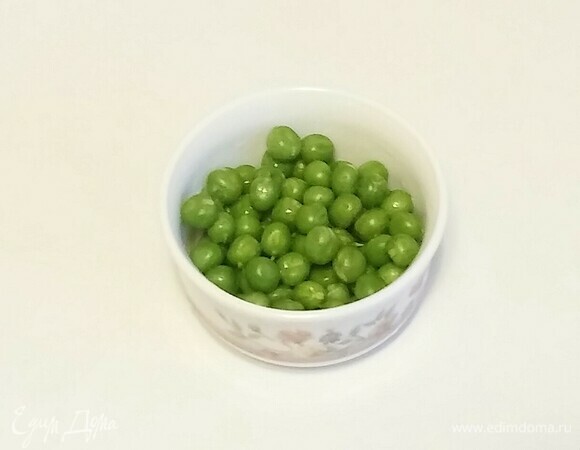 Горошек очистить от стручков (я использовала свежий горошек).