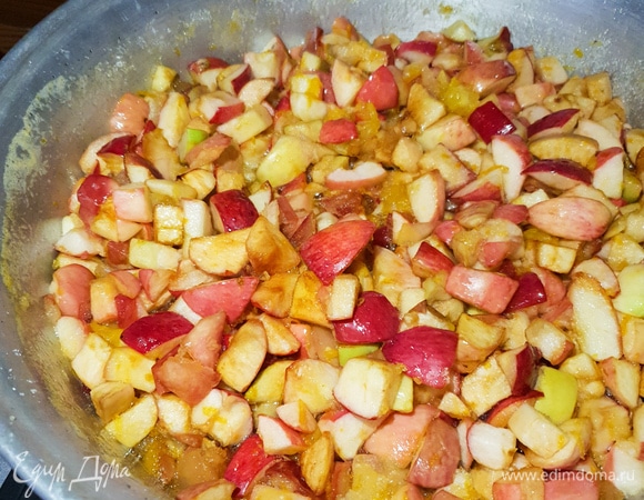 Заготовку поставить на огонь и дать закипеть, периодически помешивая.