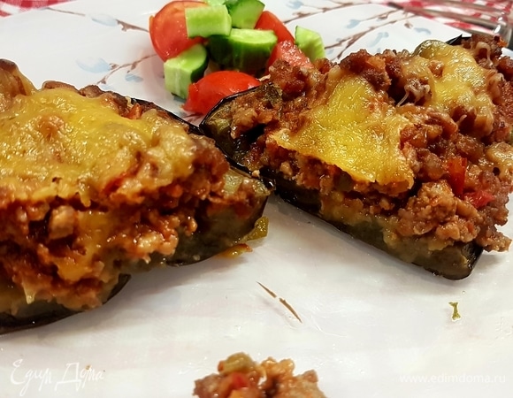 Подавать с овощным салатом.