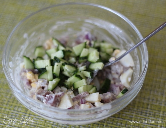 Смешиваем и заправляем майонезом по вкусу.