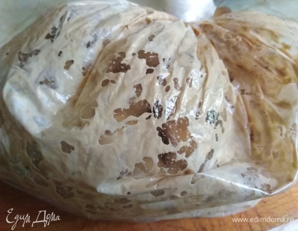 Завязать пакет и тщательно перемешать.