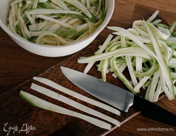 Затем — на длинные полоски.