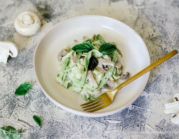 Украсить листиками свежего базилика и подавать к столу. Приятного аппетита!