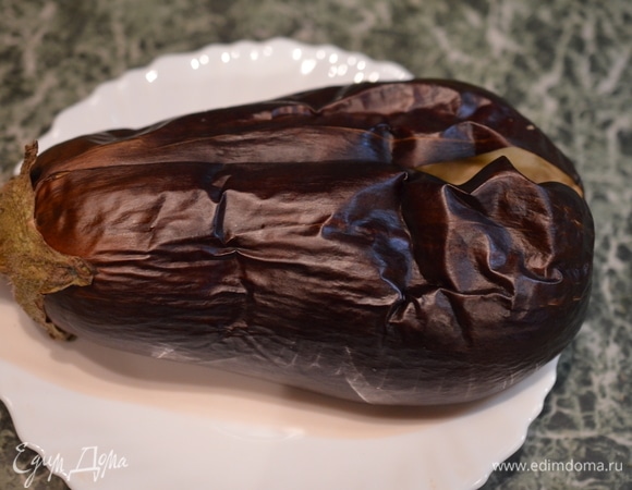 Вот готов наш запеченный баклажан.