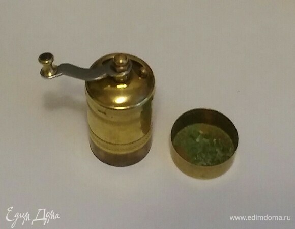 Зеленый лук (я использовала сушеный) измельчить.