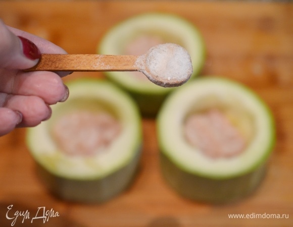 Посолите. По желанию поперчите, добавьте чесночка. Все на ваш вкус!