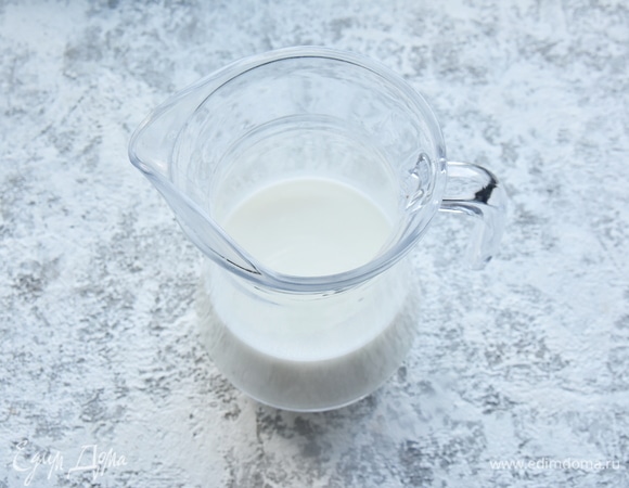 Кефир разбавить водой. Жирность кефира выбирайте по своему вкусу.