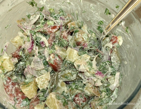 Добавить соль, перец и майонез по вкусу. Все перемешать.