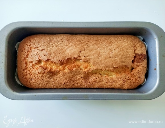 Выпекать кекс при температуре 180°C в течение 30 минут.