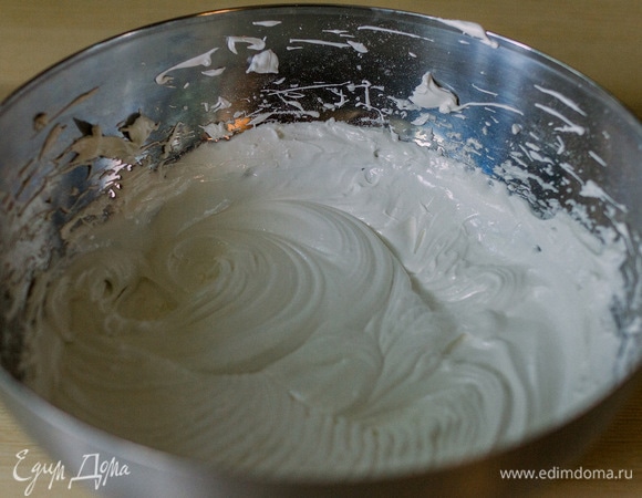 Масса должна получиться блестящей и устойчивой.