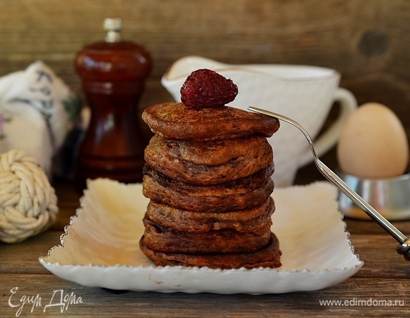 Подавайте оладьи к столу.